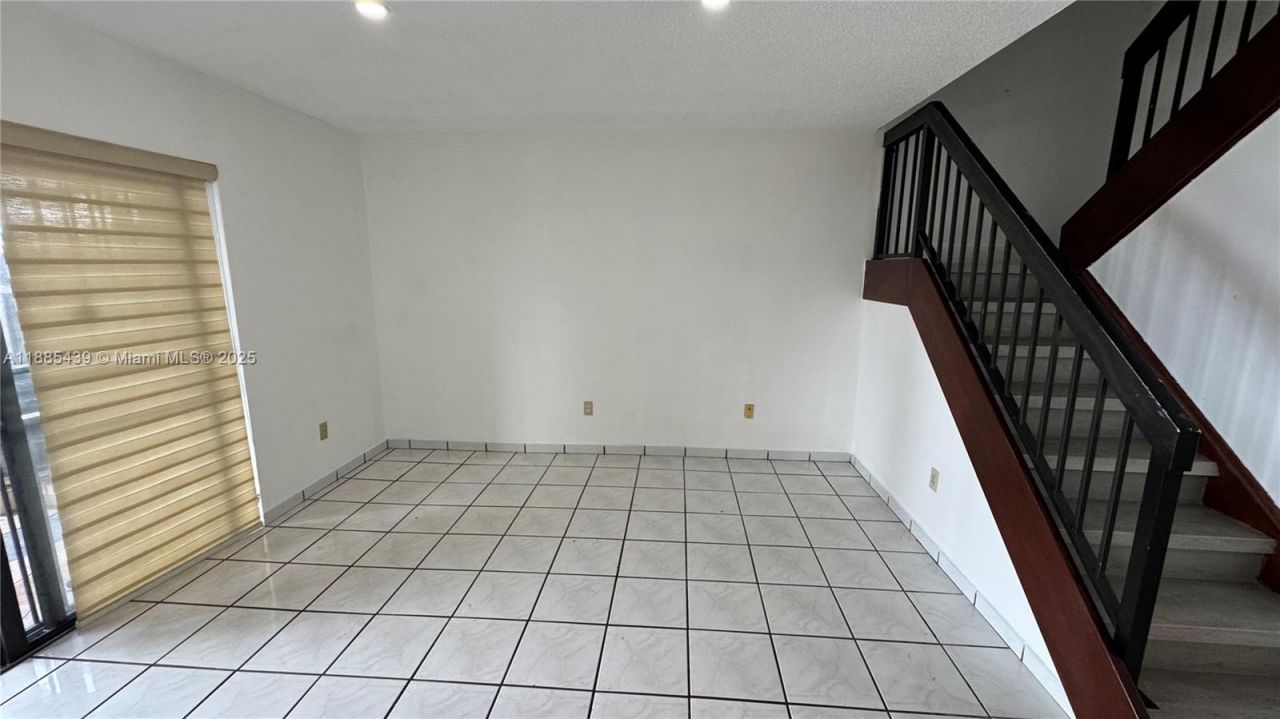 2531 W 60th Pl, Unit 105-18, Hialeah, FL 33016 Photo