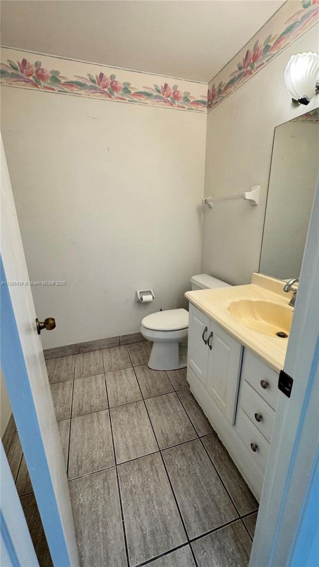 2531 W 60th Pl, Unit 105-18, Hialeah, FL 33016 Photo