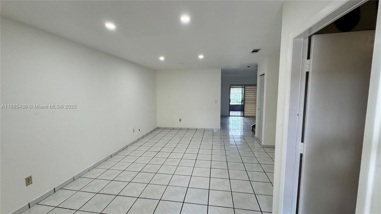 2531 W 60th Pl, Unit 105-18, Hialeah, FL 33016 Photo