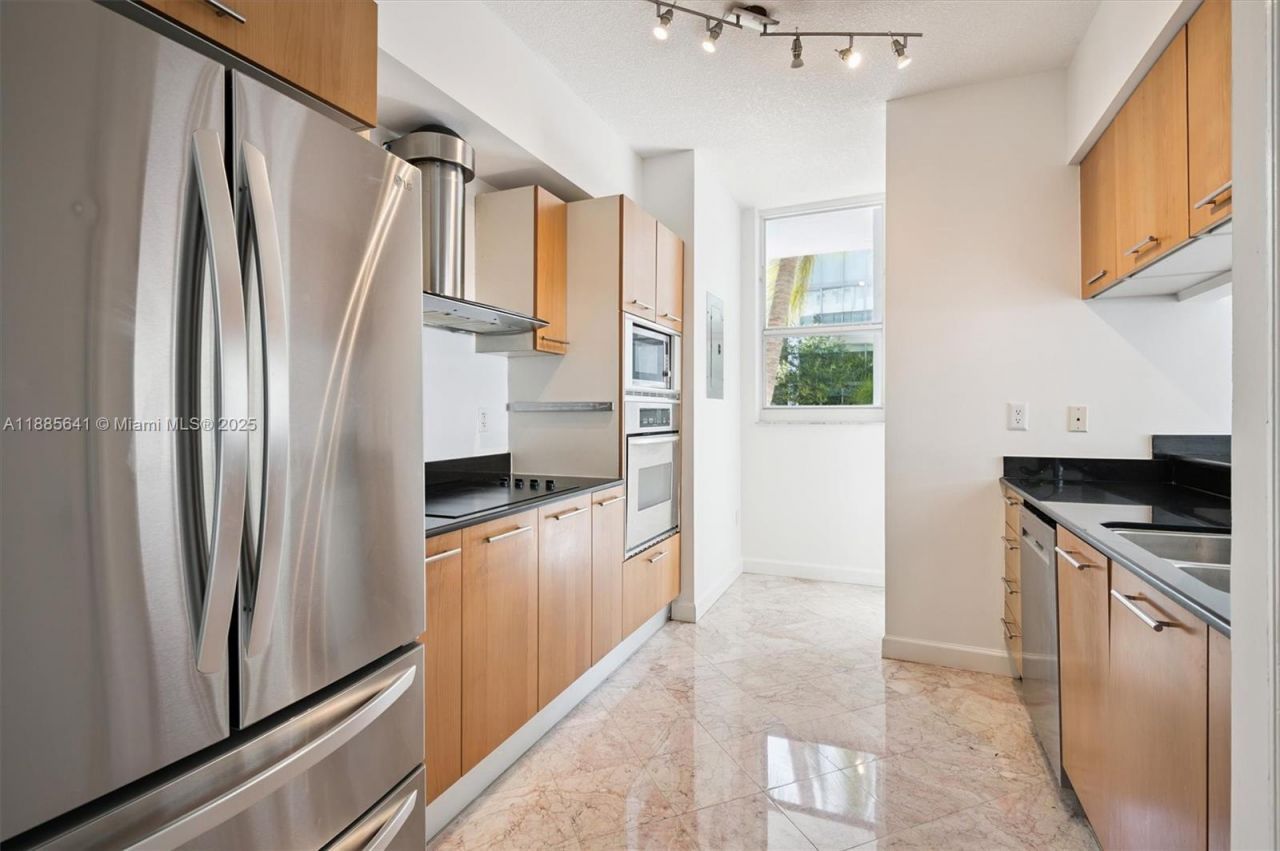 5970 Indian Creek Dr, Unit 302, Miami Beach, FL 33140 Photo