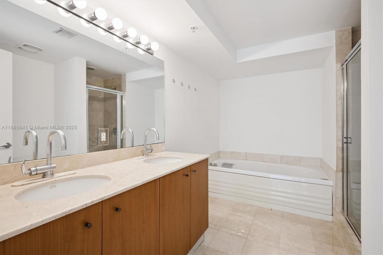 5970 Indian Creek Dr, Unit 302, Miami Beach, FL 33140 Photo