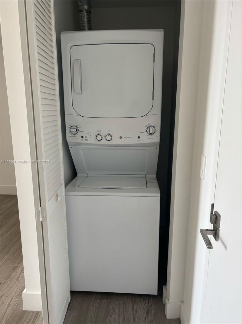 121 NE 34th St, Unit 1503, Miami, FL 33137 Photo