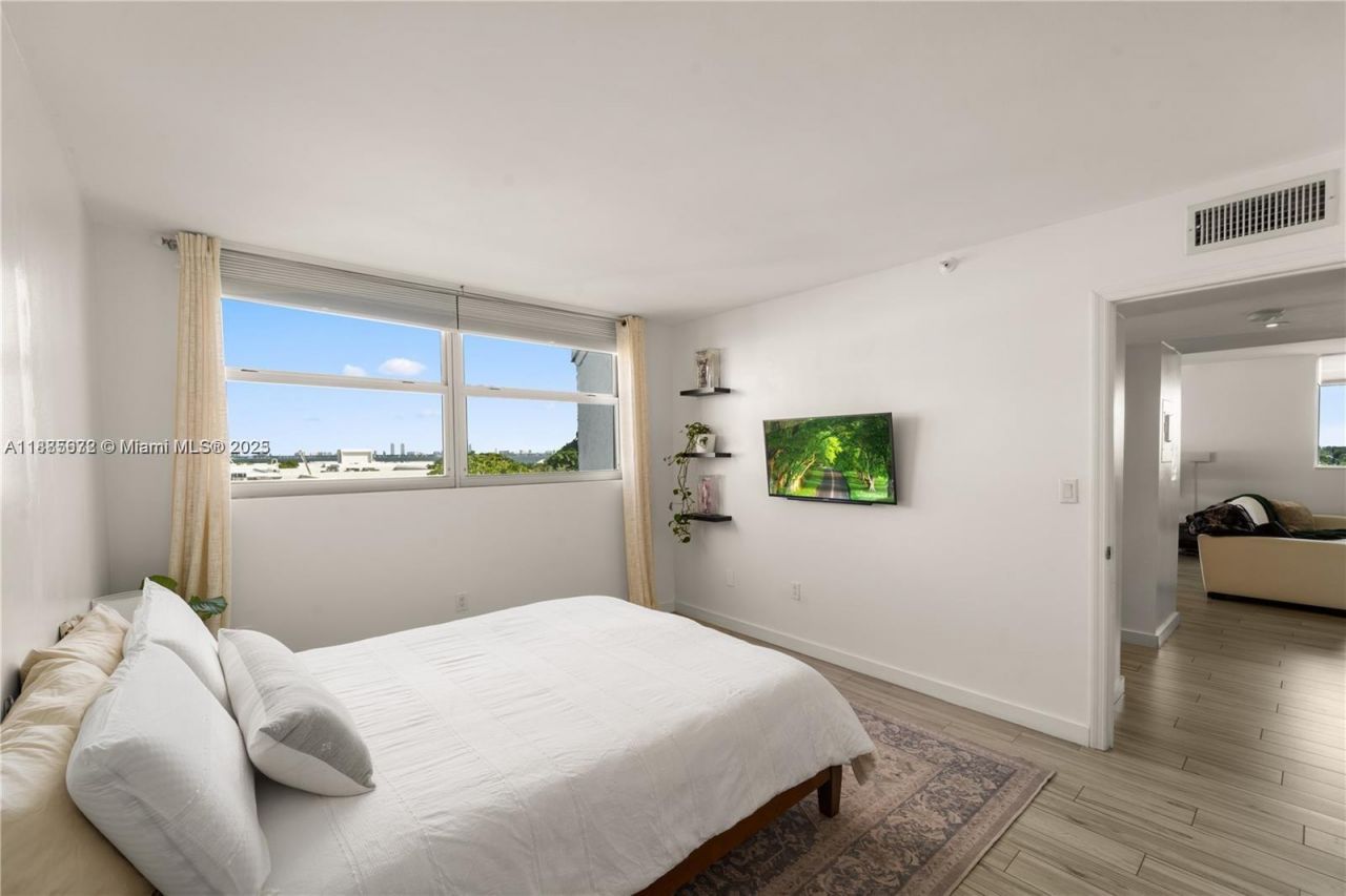 650 NE 64th St, Unit GPH4, Miami, FL 33138 Photo