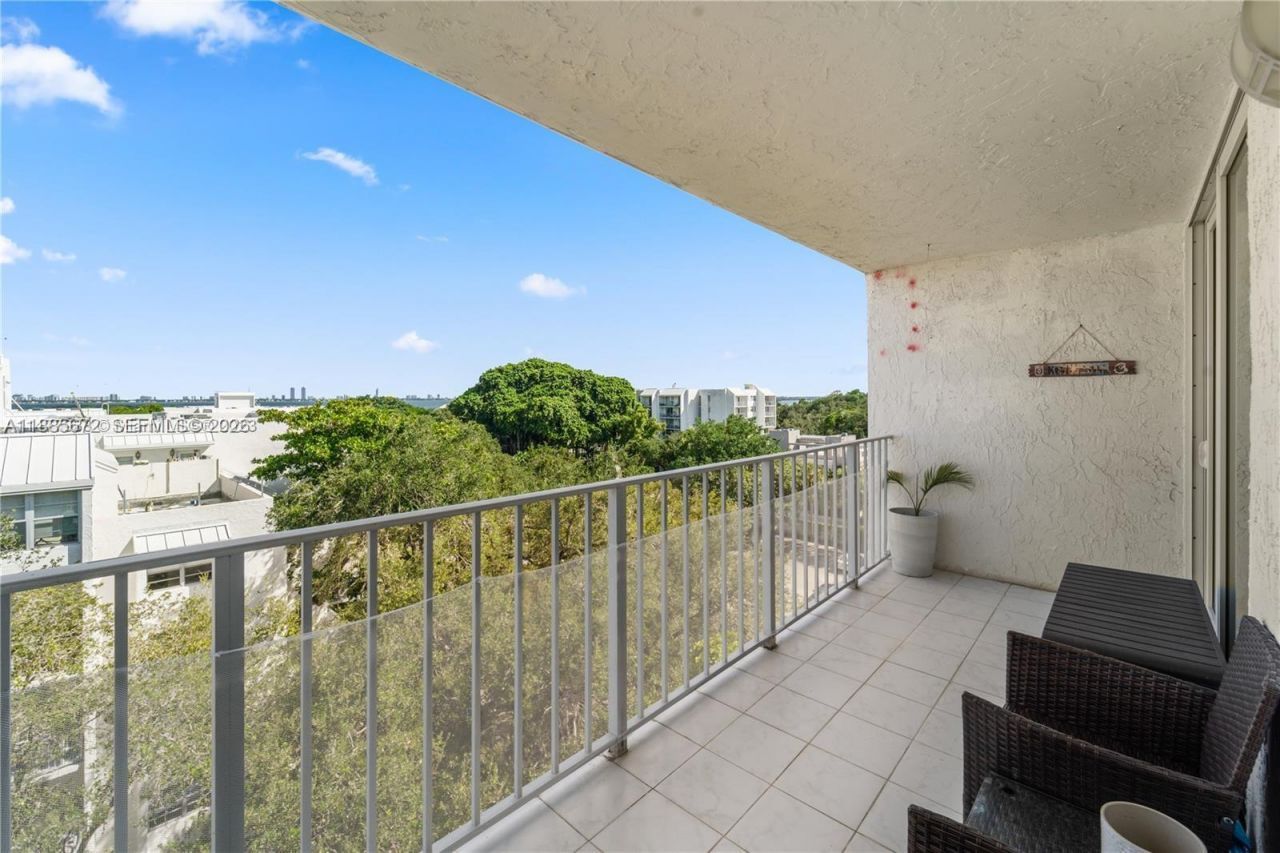 650 NE 64th St, Unit GPH4, Miami, FL 33138 Photo