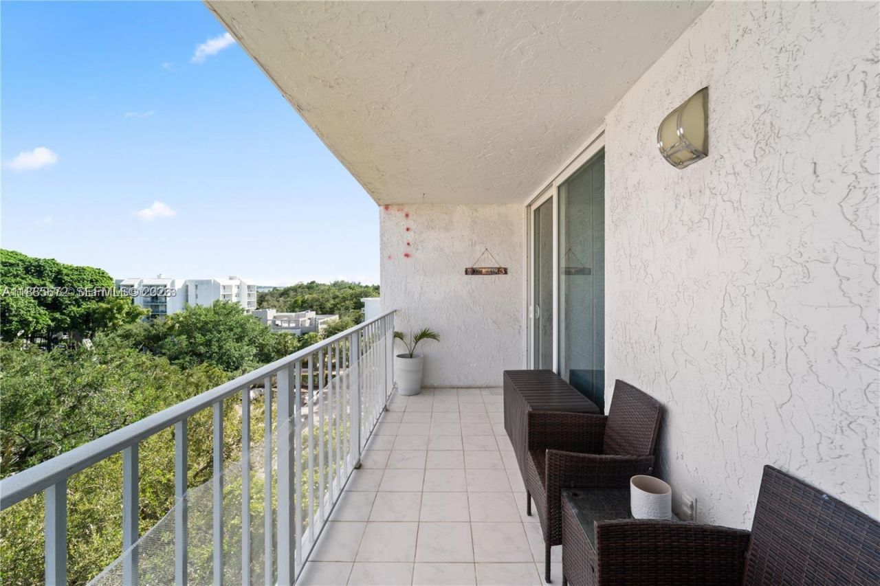 650 NE 64th St, Unit GPH4, Miami, FL 33138 Photo