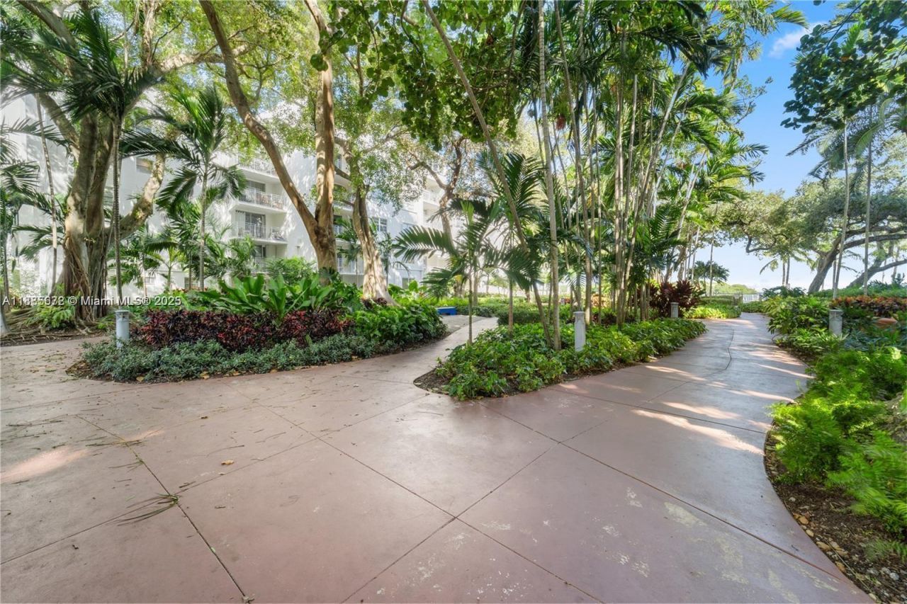 650 NE 64th St, Unit GPH4, Miami, FL 33138 Photo