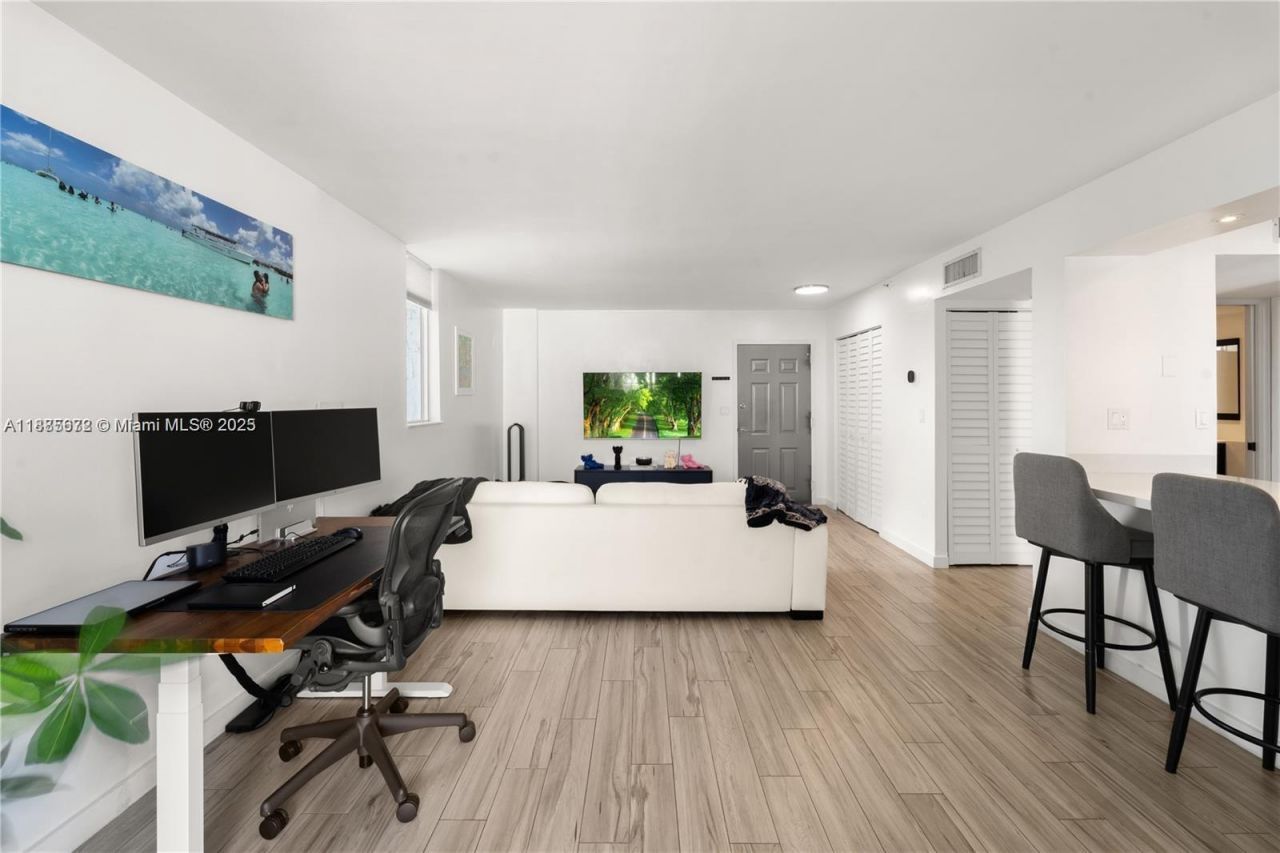 650 NE 64th St, Unit GPH4, Miami, FL 33138 Photo