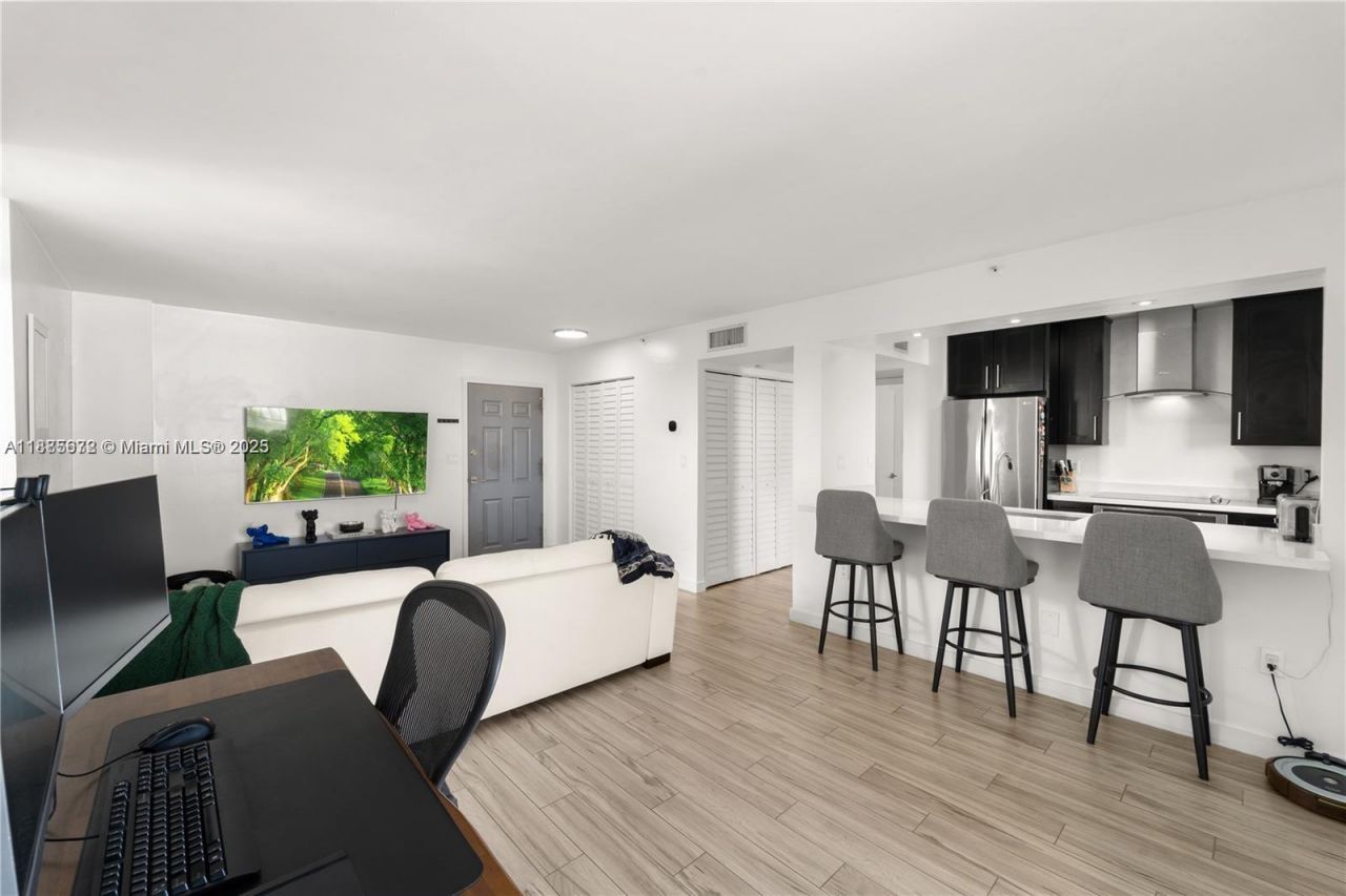 650 NE 64th St, Unit GPH4, Miami, FL 33138 Photo