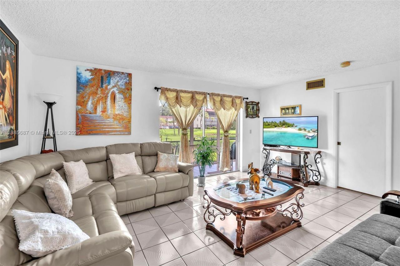 150 S Hollybrook Ter, Unit 101, Pembroke Pines, FL 33025 Photo