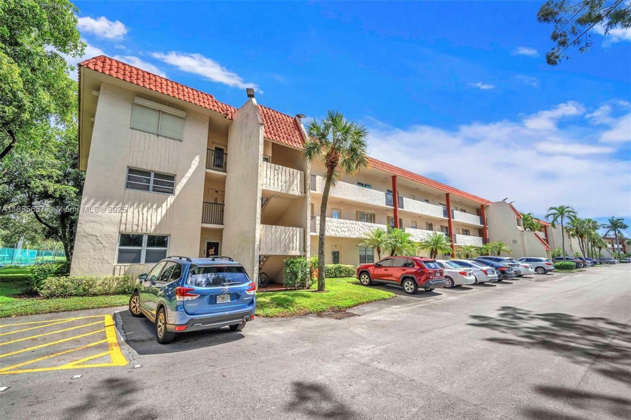 150 S Hollybrook Ter, Unit 101, Pembroke Pines, FL 33025 Photo