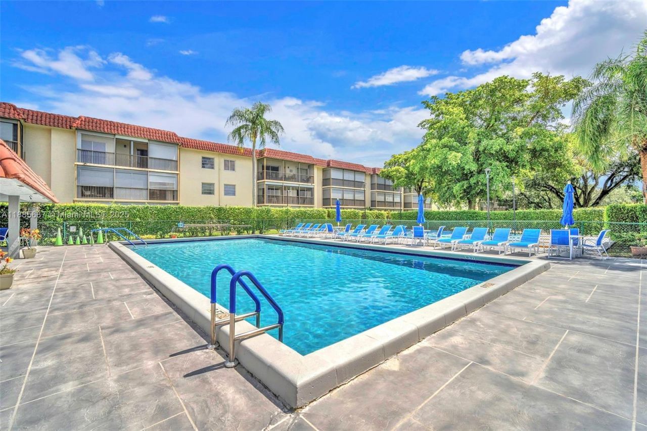 150 S Hollybrook Ter, Unit 101, Pembroke Pines, FL 33025 Photo