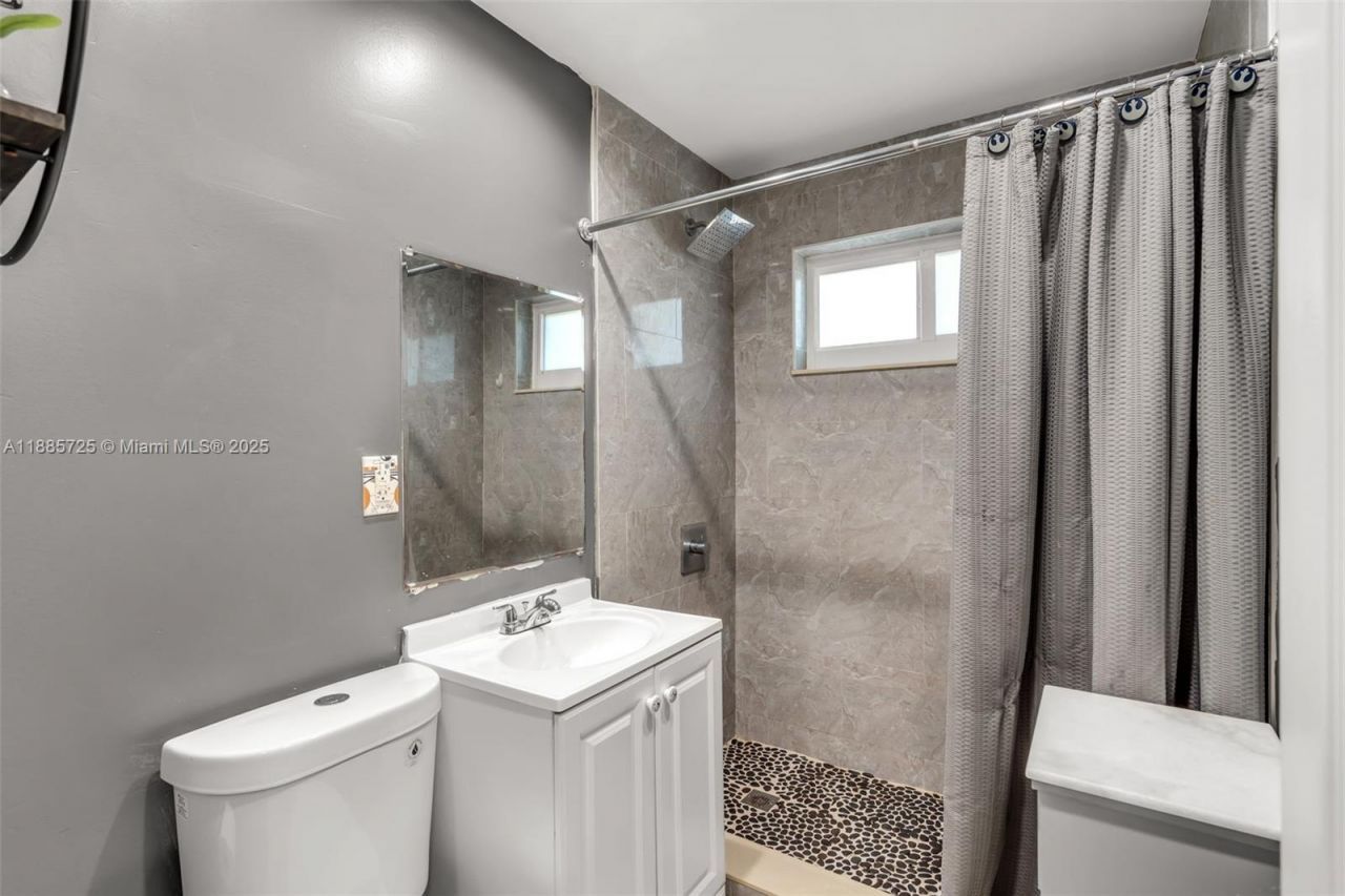 125 NW 127th St, North Miami, FL 33168 Photo