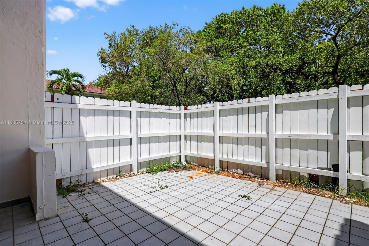 10837 NW 7th St, Unit 11-11, Miami, FL 33172 Photo