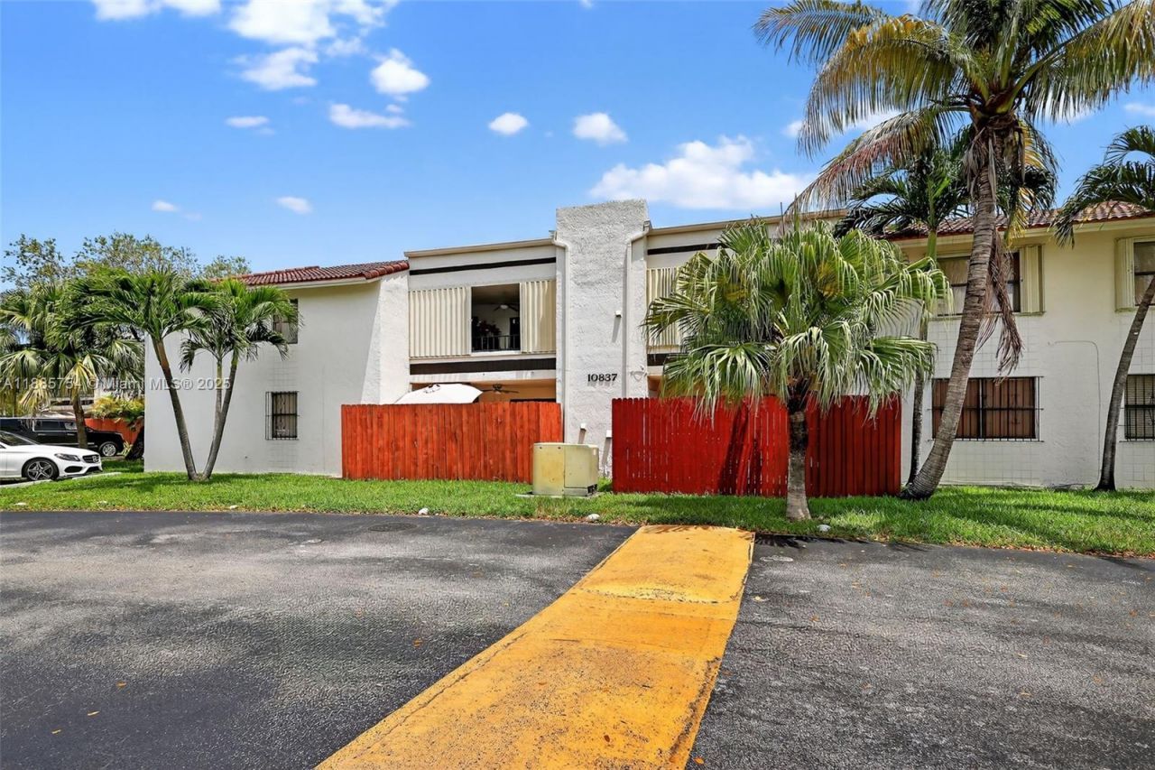 10837 NW 7th St, Unit 11-11, Miami, FL 33172 Photo