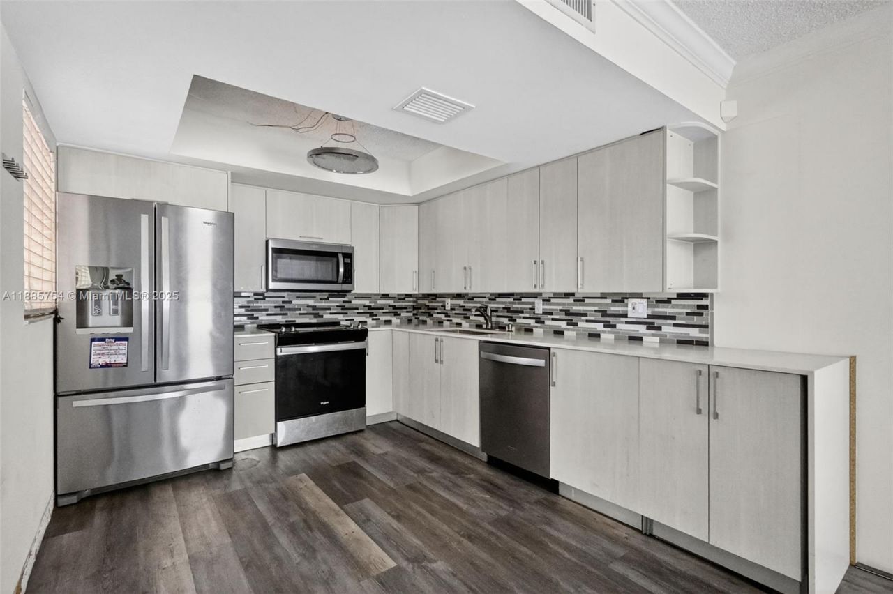 10837 NW 7th St, Unit 11-11, Miami, FL 33172 Photo