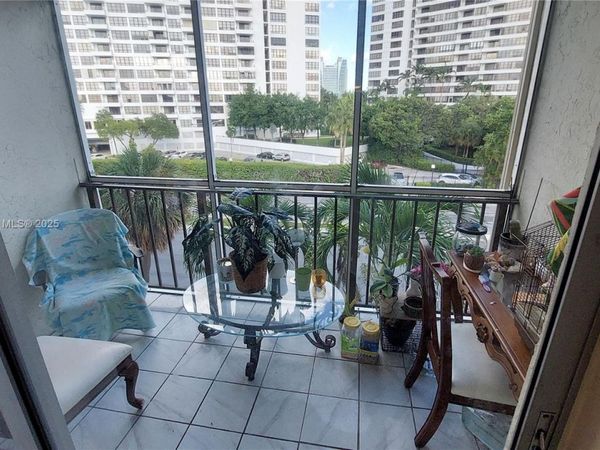 501 Three Islands Blvd, Unit 417, Hallandale Beach, FL 33009