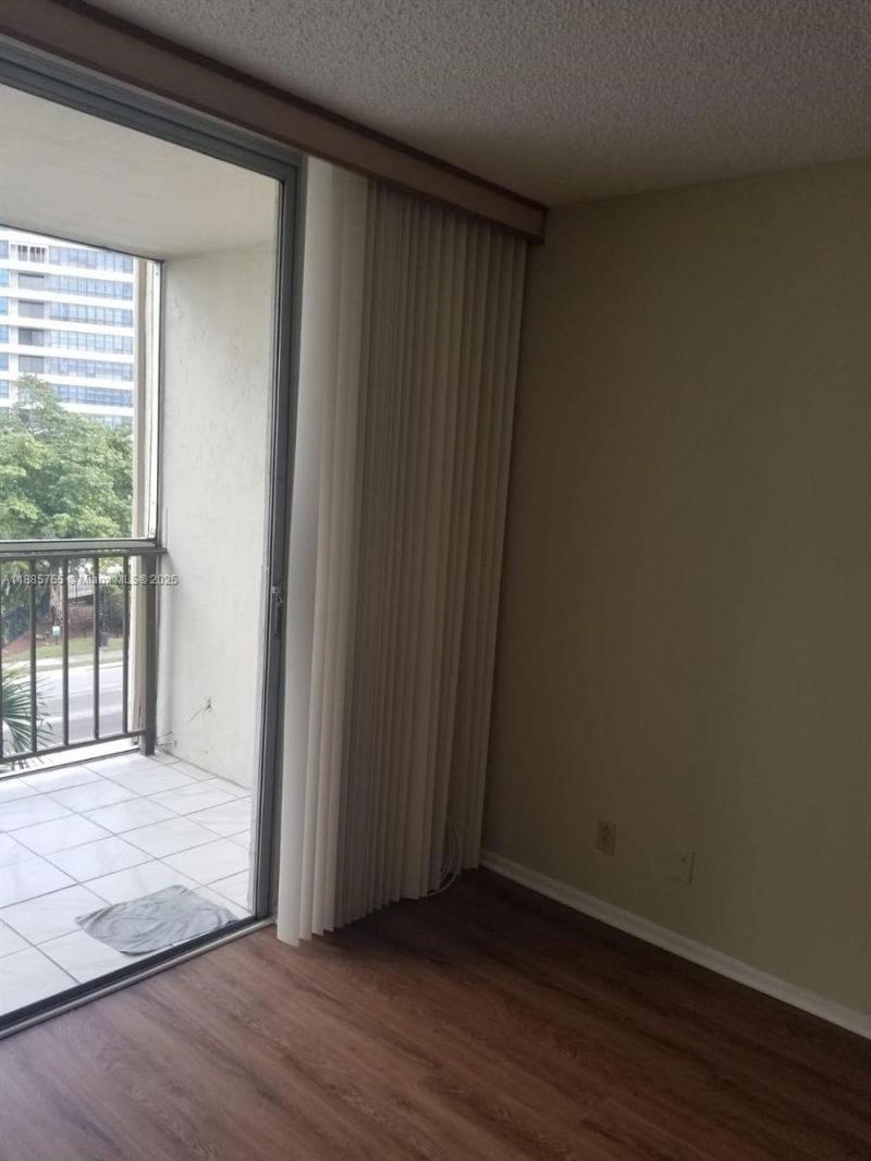 501 Three Islands Blvd, Unit 417, Hallandale Beach, FL 33009 Photo