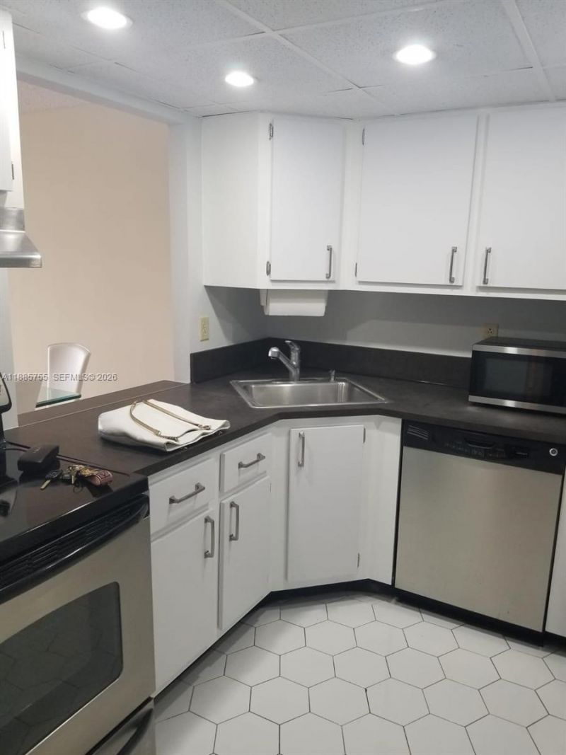 501 Three Islands Blvd, Unit 417, Hallandale Beach, FL 33009 Photo