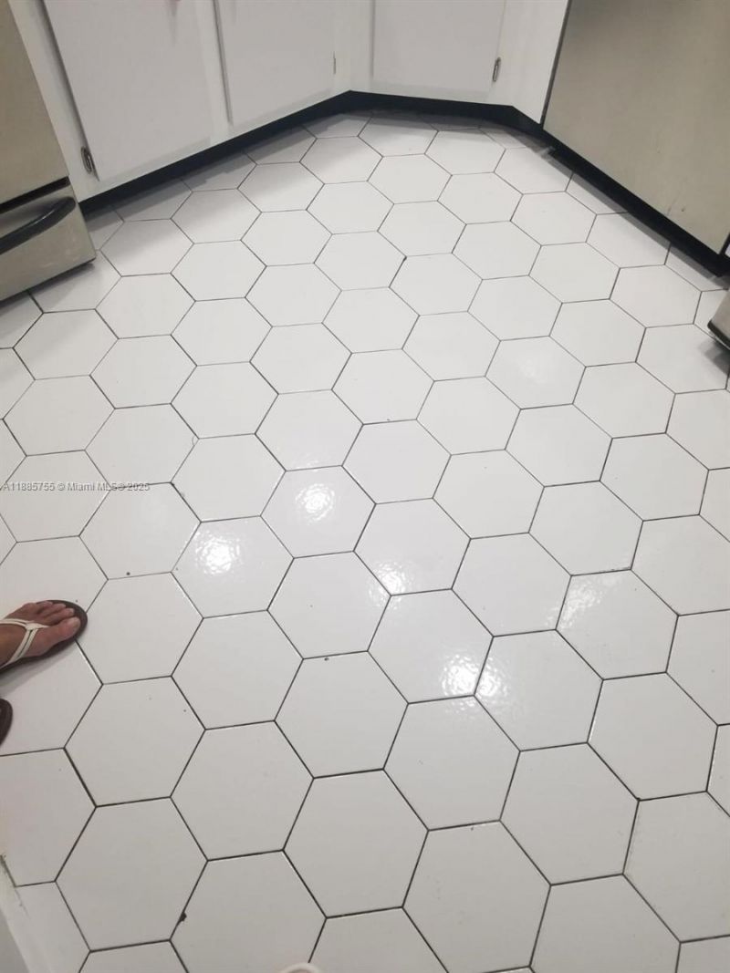 501 Three Islands Blvd, Unit 417, Hallandale Beach, FL 33009 Photo