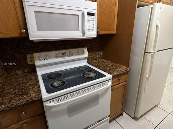 8704 NW 35th St, Unit 208, Coral Springs, FL 33065