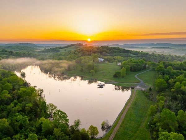 605 Red Oak Rd, Petersburg, TN 37144