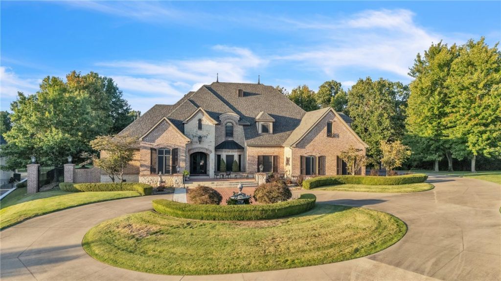 5498 Clear Creek Boulevard, Fayetteville, AR 72704 Main Photo