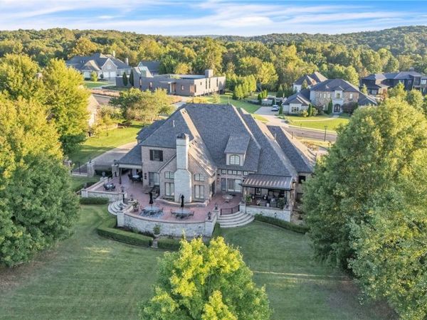 5498 Clear Creek Boulevard, Fayetteville, AR 72704