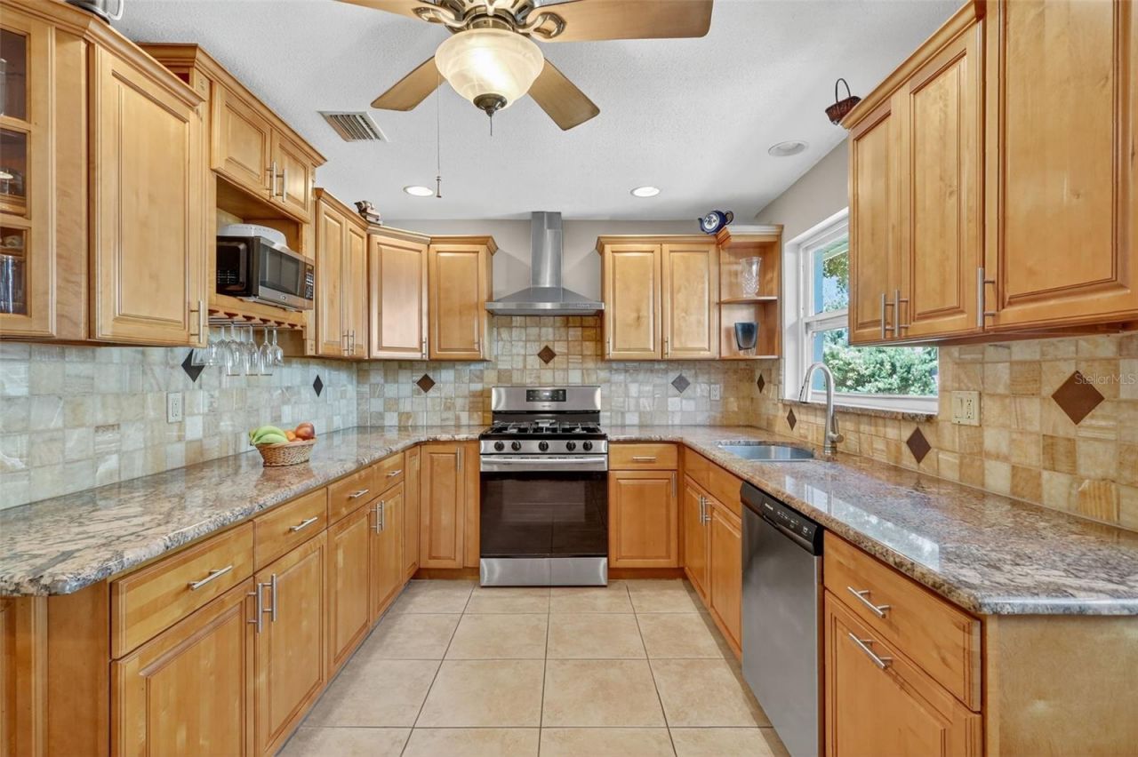 13961 Oak Forest Boulevard S, Seminole, FL 33776 Photo