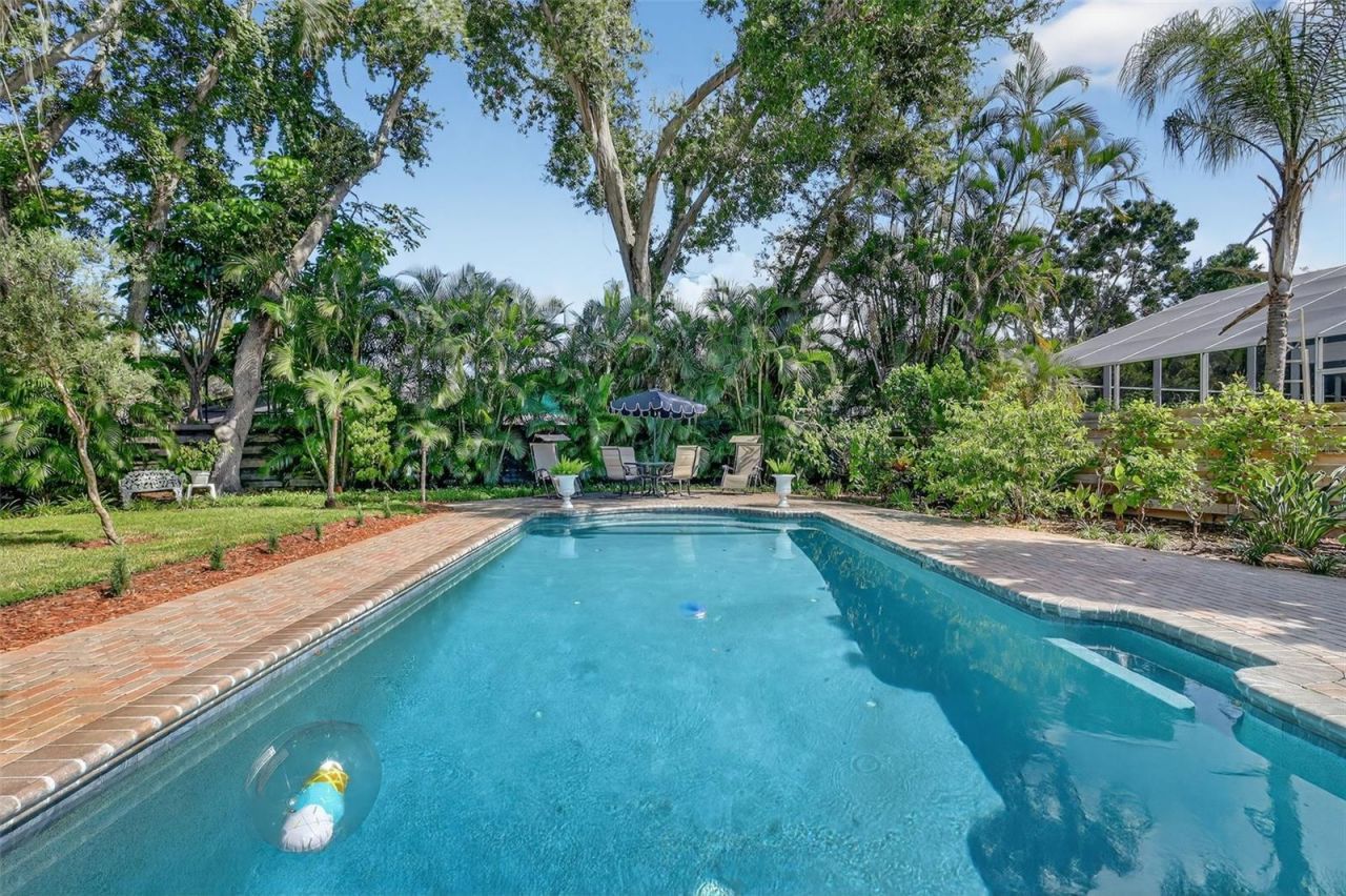 13961 Oak Forest Boulevard S, Seminole, FL 33776 Photo