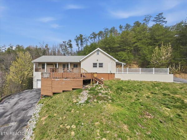 1502 Valley Cove Way, Sevierville, TN 37862