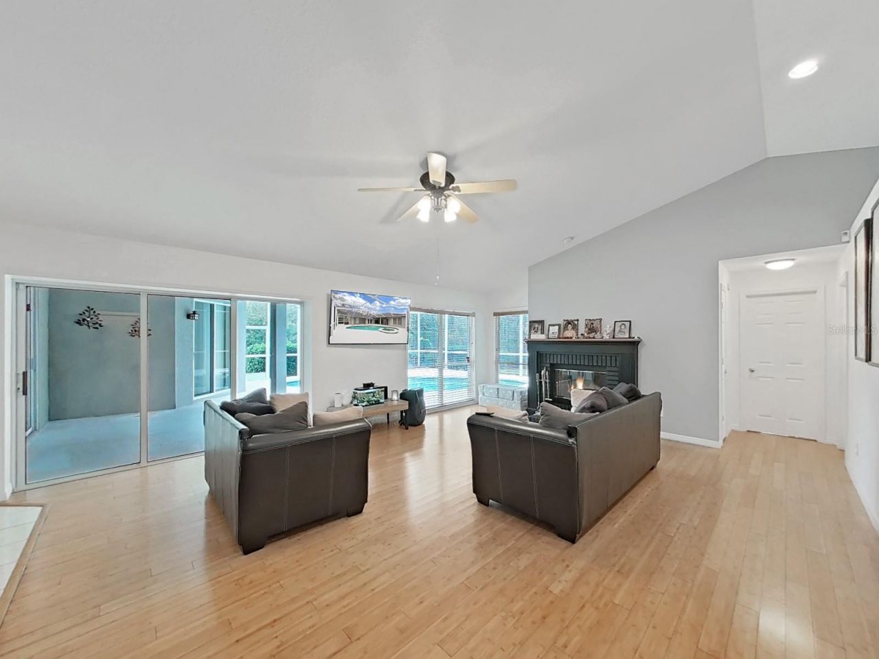 17307 Oak Ledge Drive, Lutz, FL 33549 Photo