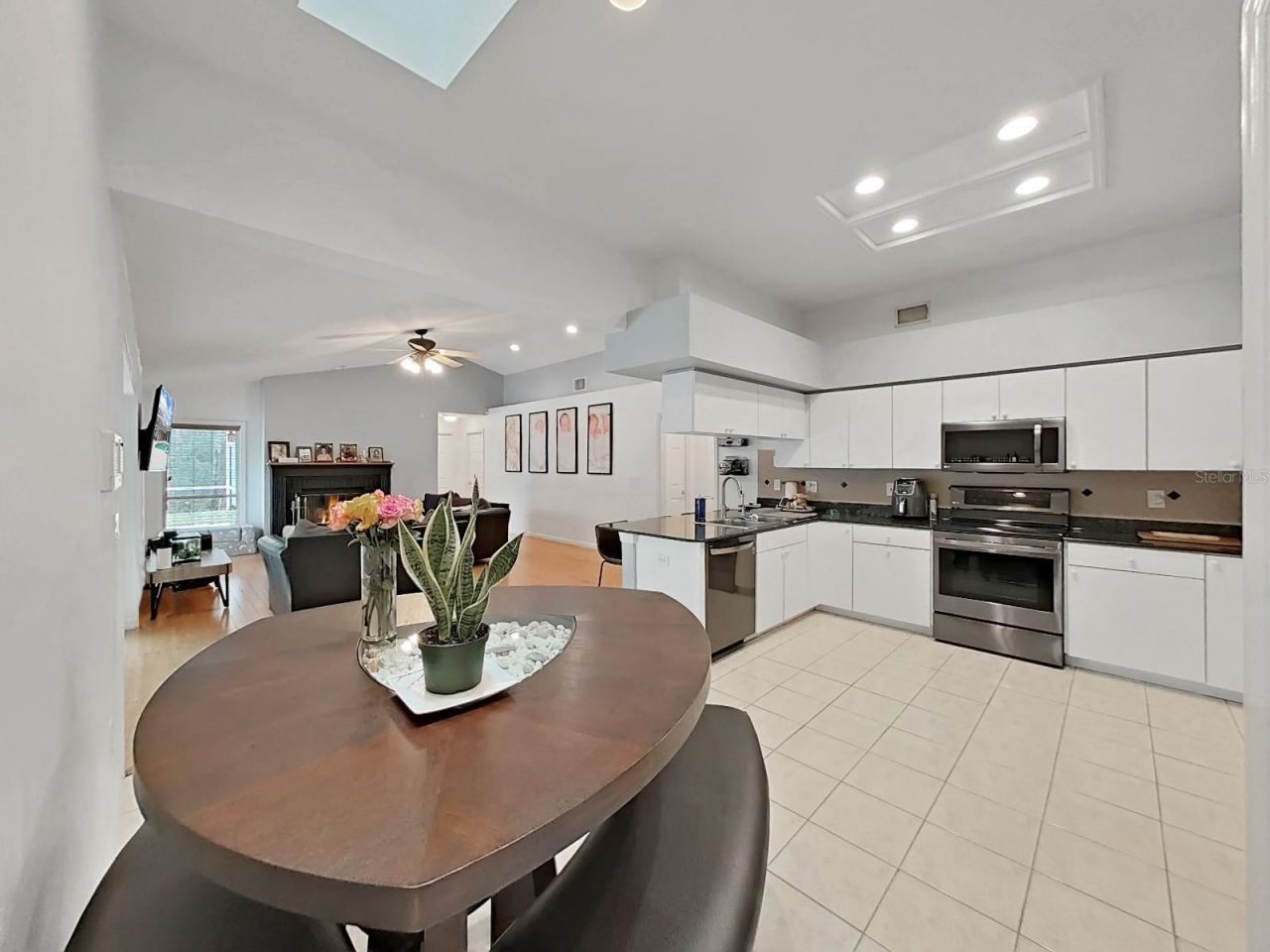 17307 Oak Ledge Drive, Lutz, FL 33549 Photo