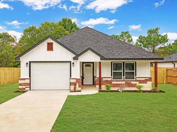 111 N Oak Street, Ector, TX 75439