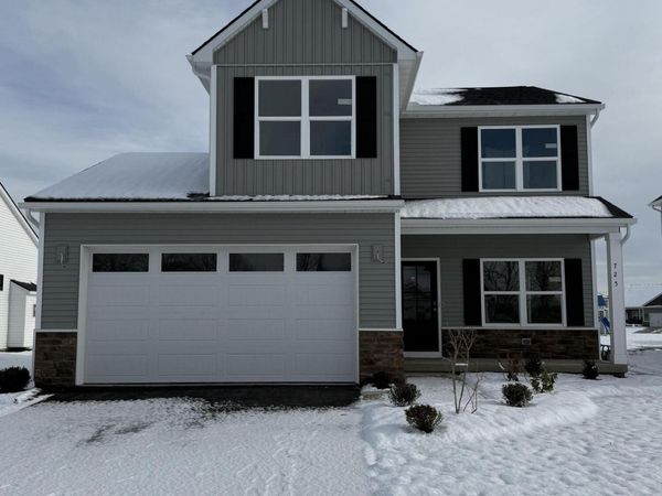 725 W Ironwood Drive, Rossford, OH 43460