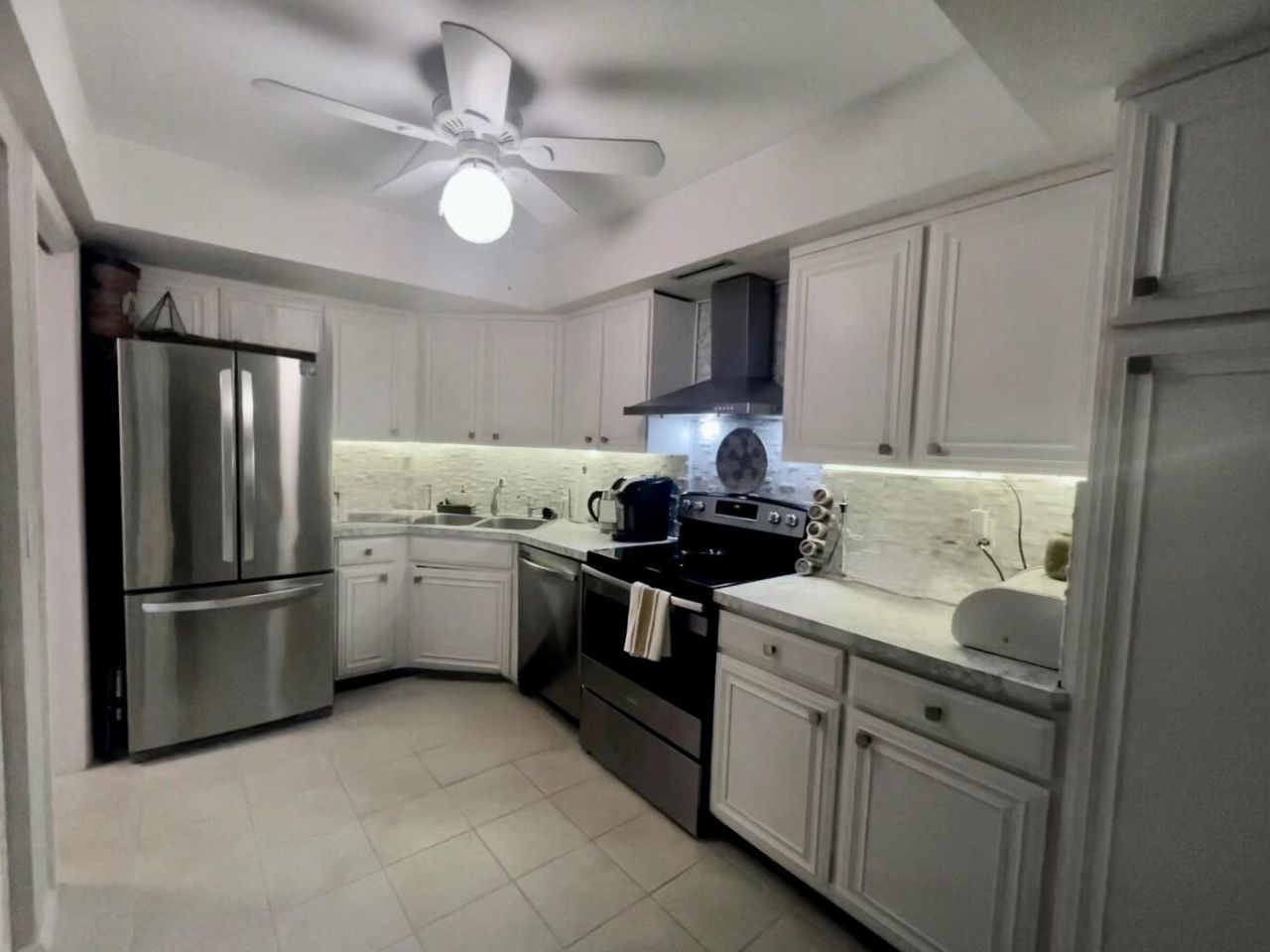 2425 Presidential Way, Unit 806, West Palm Beach, FL 33401 Photo