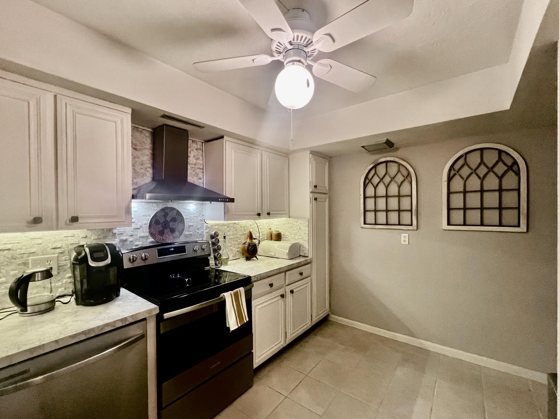 2425 Presidential Way, Unit 806, West Palm Beach, FL 33401 Photo