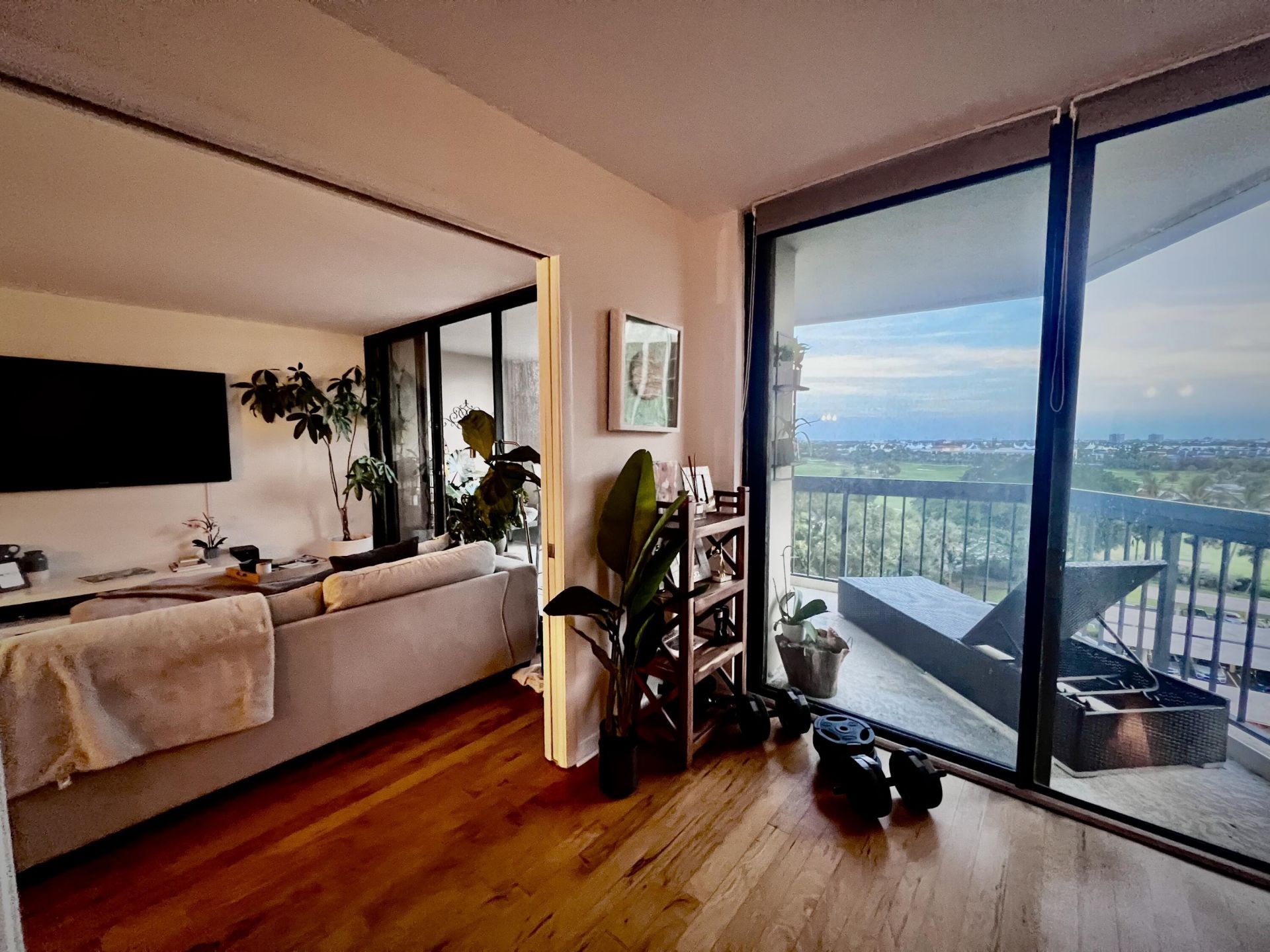 2425 Presidential Way, Unit 806, West Palm Beach, FL 33401 Photo