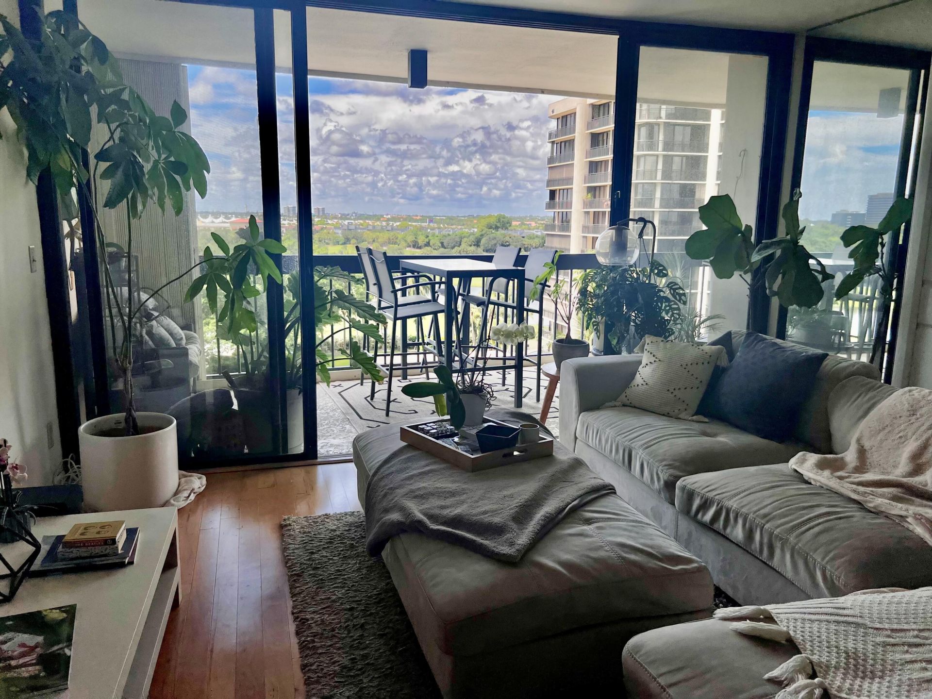 2425 Presidential Way, Unit 806, West Palm Beach, FL 33401 Photo