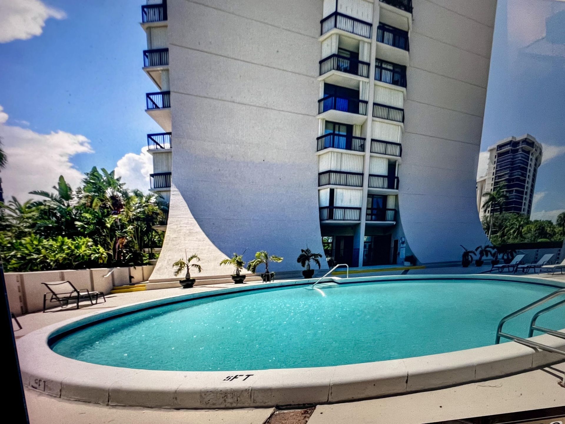 2425 Presidential Way, Unit 806, West Palm Beach, FL 33401 Photo