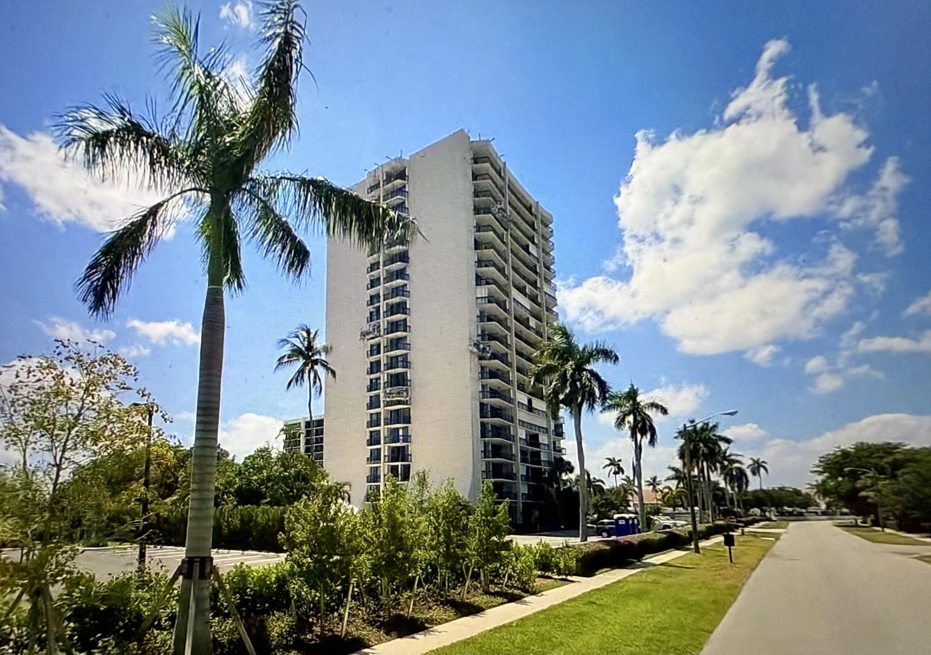 2425 Presidential Way, Unit 806, West Palm Beach, FL 33401 Photo