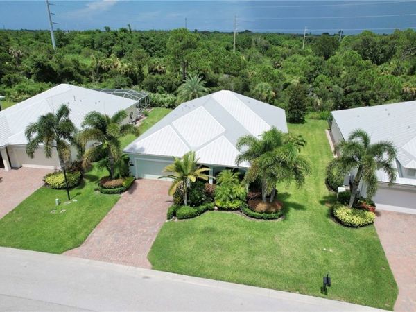 385 11th Square SW, Vero Beach, FL 32962