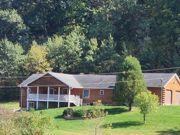 1411 Great River Road, Lansing, IA 52151