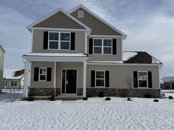 727 W Ironwood Drive, Rossford, OH 43460