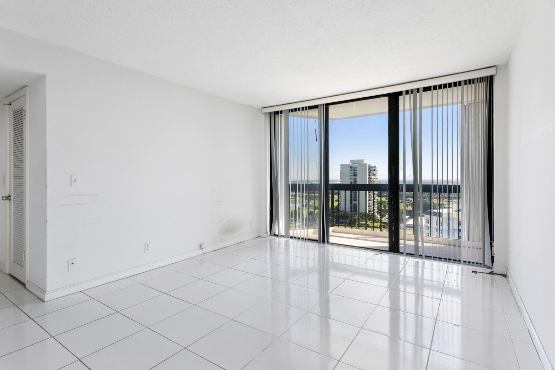 2425 Presidential Way, Unit 1703, West Palm Beach, FL 33401 Photo