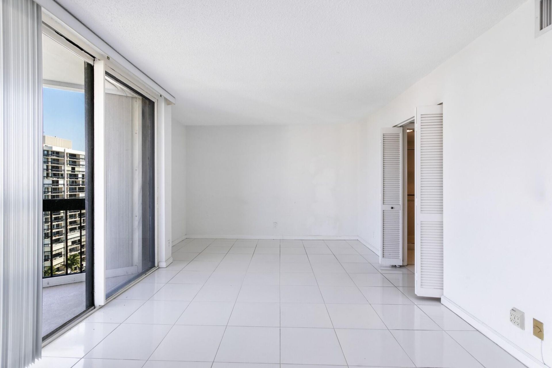 2425 Presidential Way, Unit 1703, West Palm Beach, FL 33401 Photo