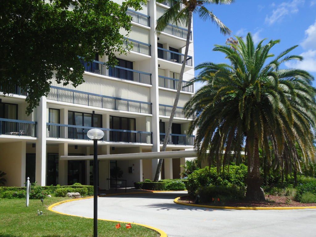 2425 Presidential Way, Unit 1703, West Palm Beach, FL 33401 Photo