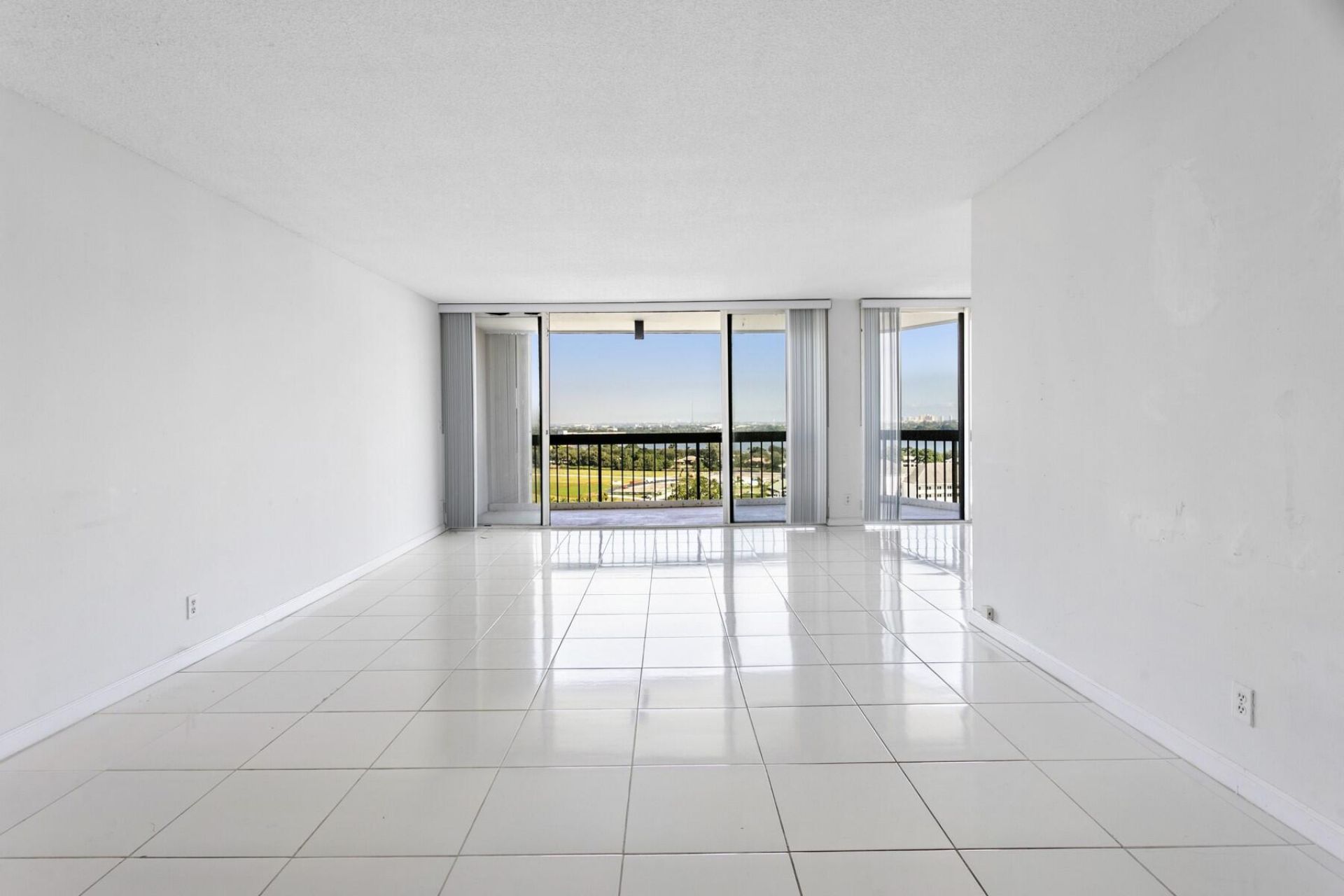 2425 Presidential Way, Unit 1703, West Palm Beach, FL 33401 Photo