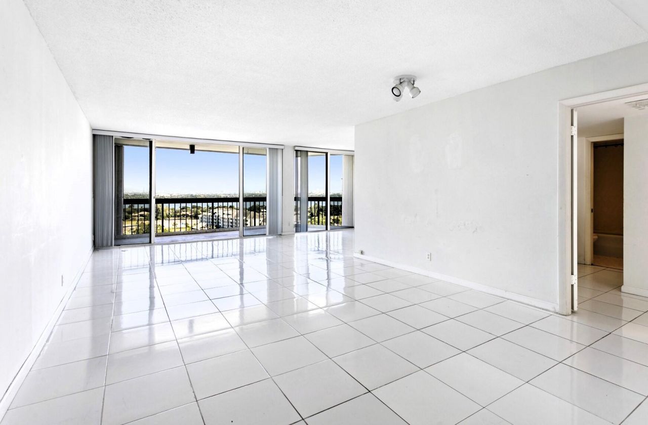 2425 Presidential Way, Unit 1703, West Palm Beach, FL 33401 Photo