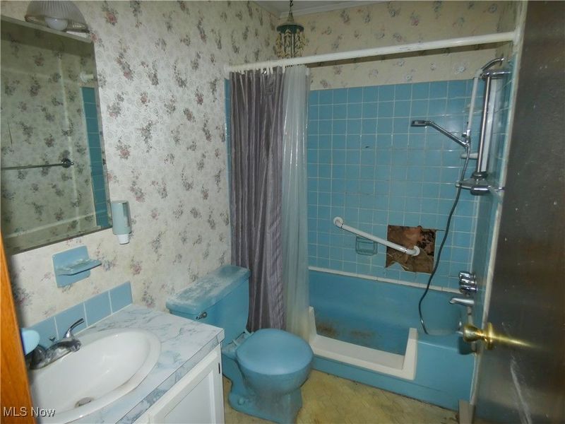 820 Mariann Drive, Martins Ferry, OH 43935 Photo 11