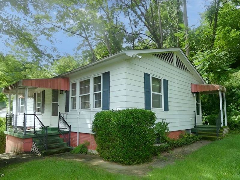 820 Mariann Drive, Martins Ferry, OH 43935 Photo 3